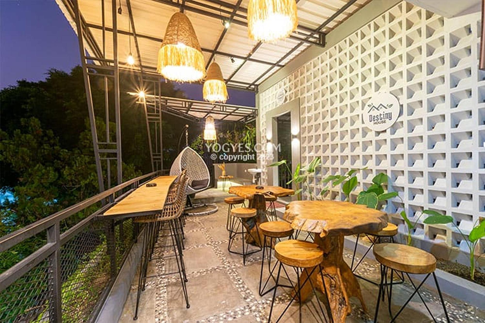 Destiny House Hotell Yogyakarta Exteriör bild